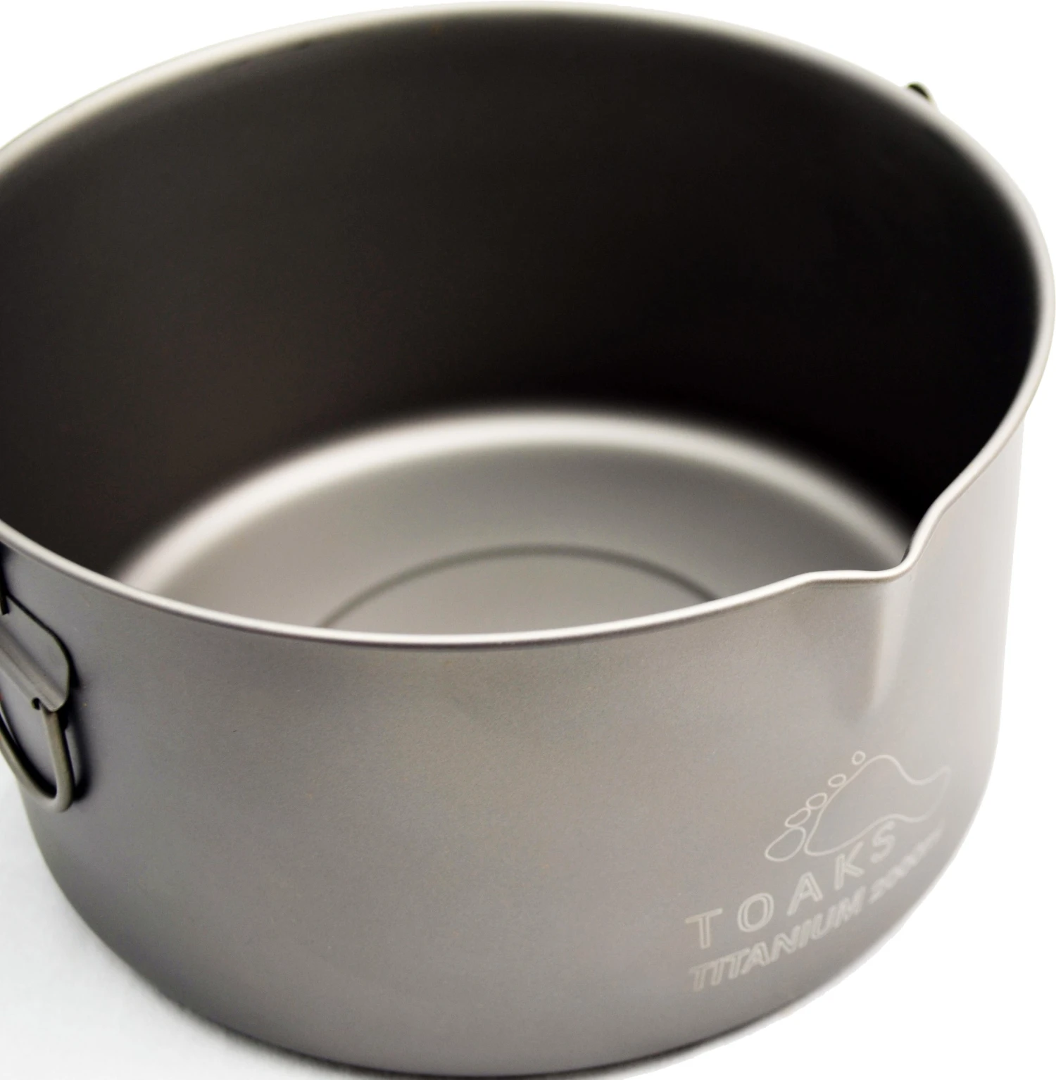 Titanium 2000 Ml Pot With Bail Handle - Image 2